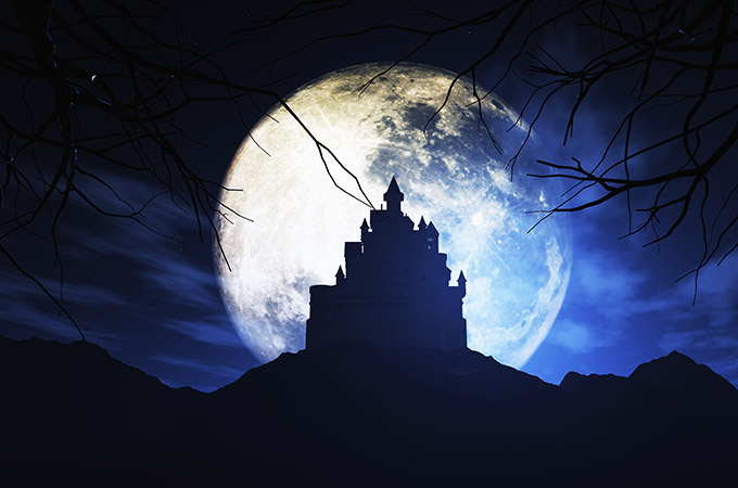 Burg vor dem Mond aus dem Escape Room Transsilvanien in Dresden